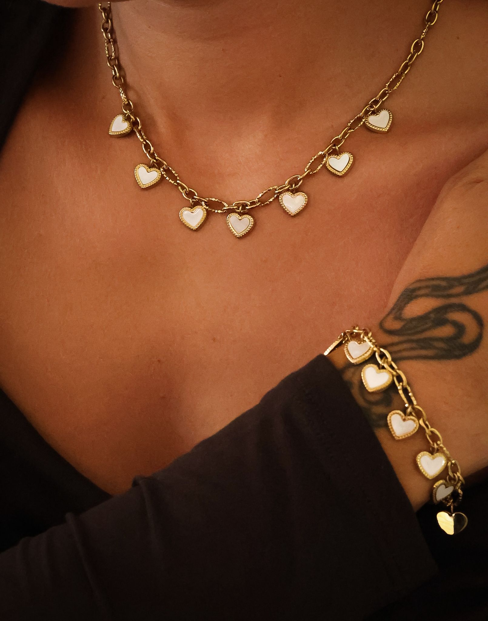 COLLIER LOVELY