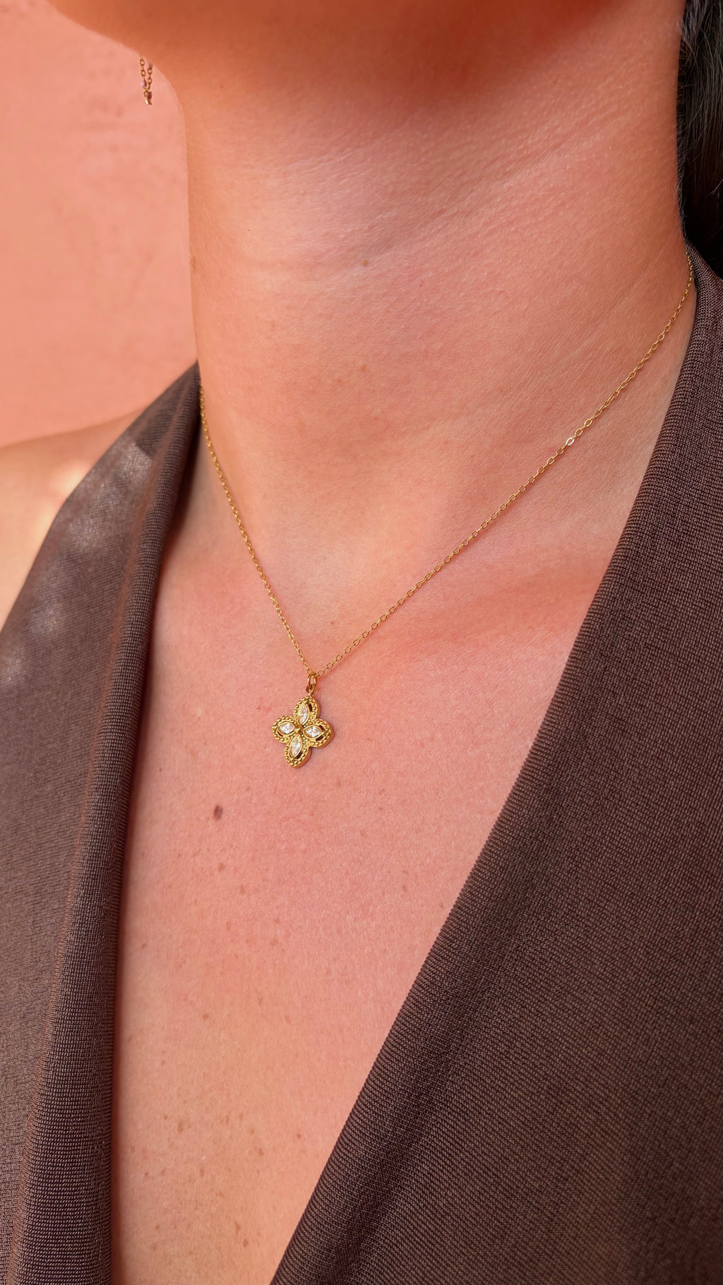 COLLIER NAYA