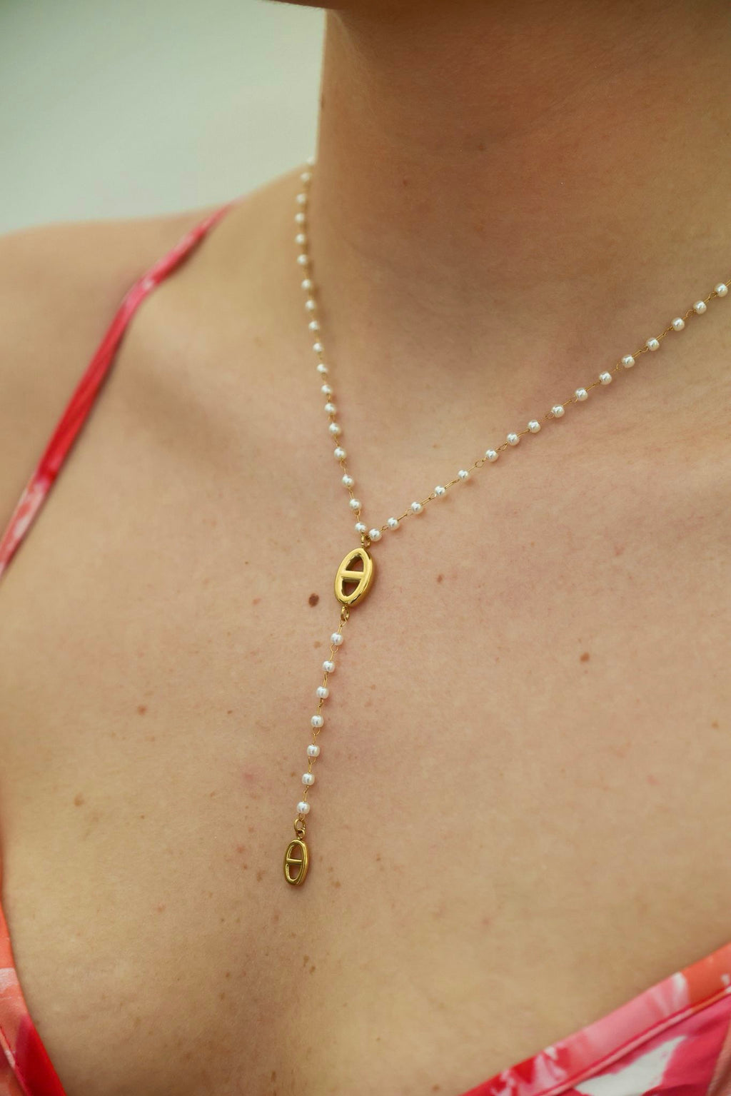 COLLIER BETTY