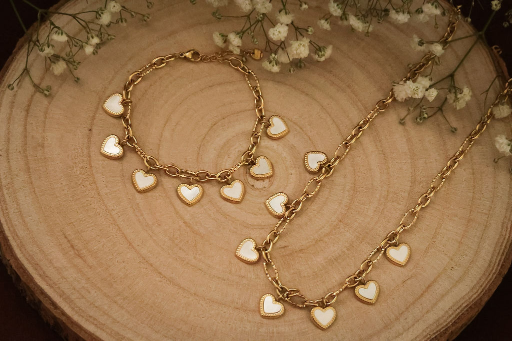 COLLIER LOVELY