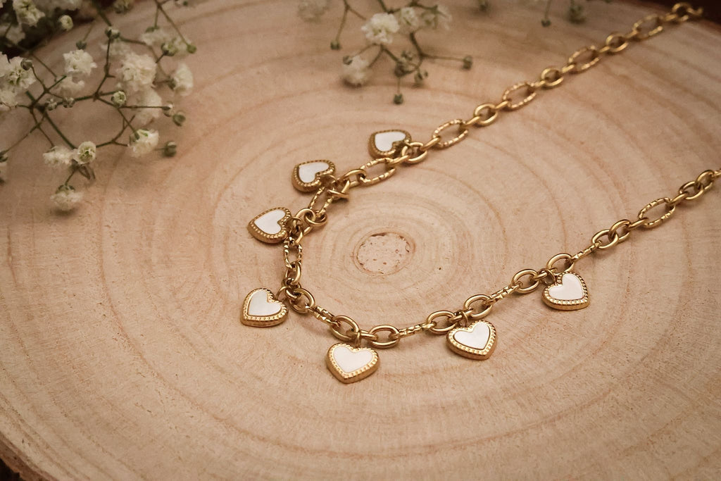 COLLIER LOVELY