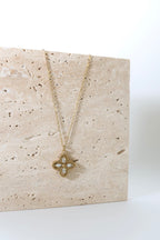 COLLIER NAYA