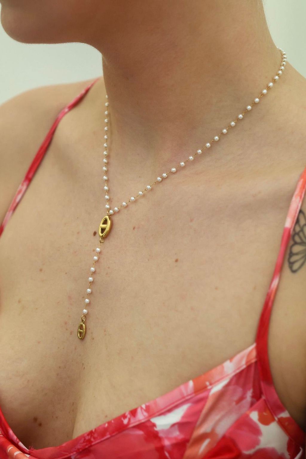 COLLIER BETTY